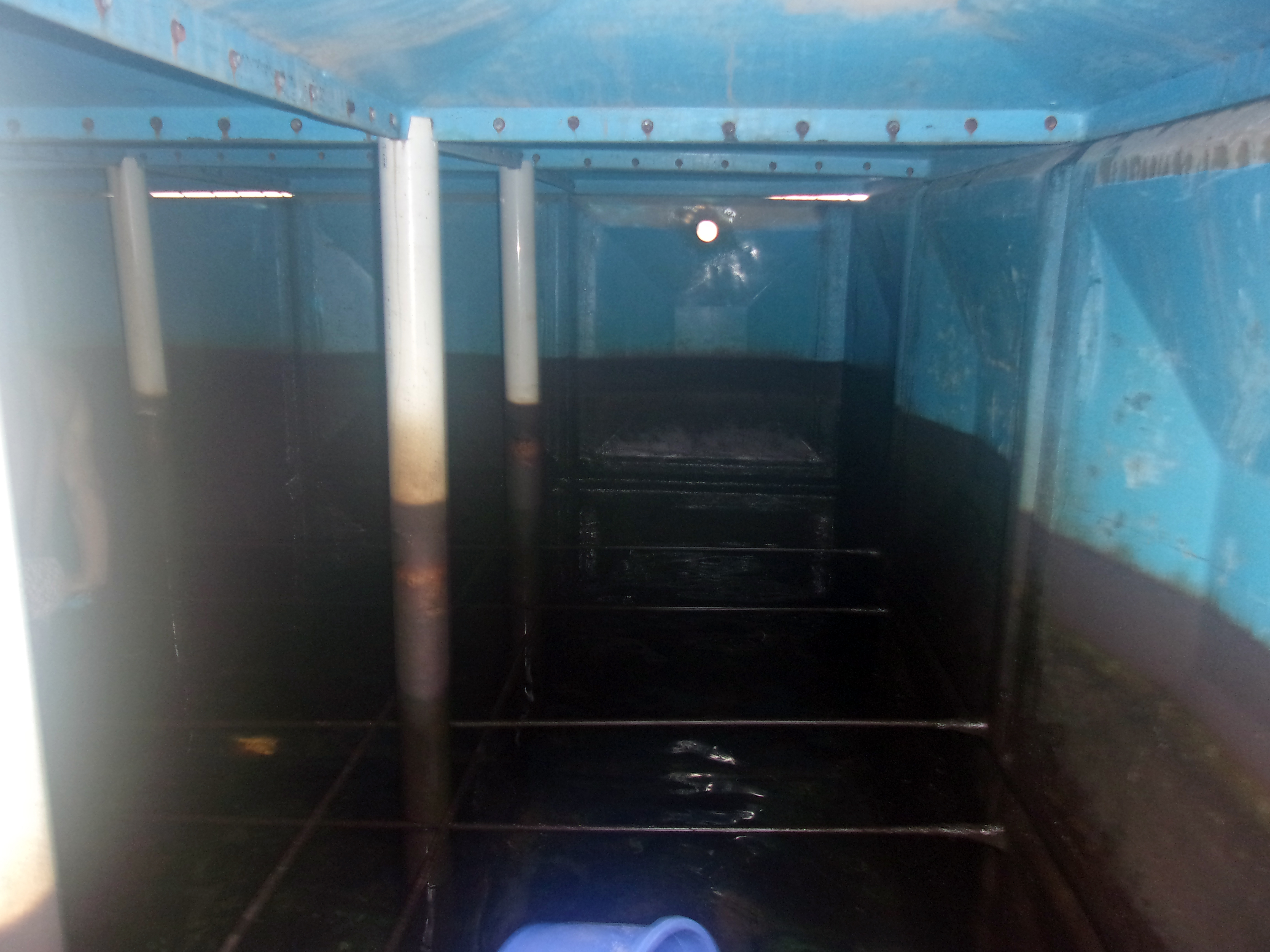 Kondisi dalam roof tank sebelum dibersihkan